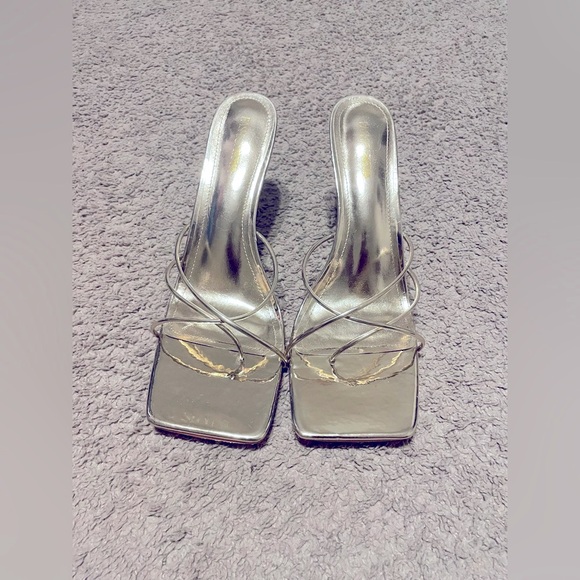 Gold 2in Heels - Size 11 - Picture 3 of 7